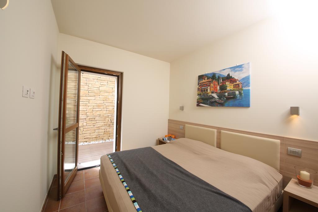 Appartamenti Corte Leonardo Garda  Habitación foto