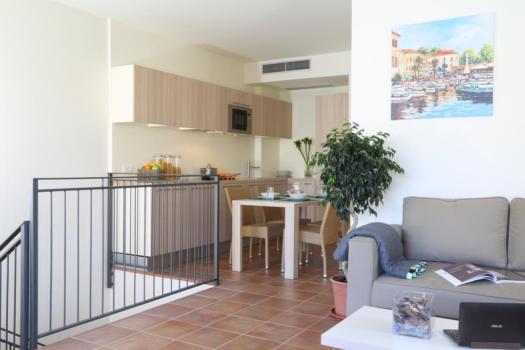 Appartamenti Corte Leonardo Garda  Habitación foto