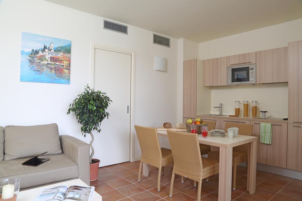 Appartamenti Corte Leonardo Garda  Habitación foto
