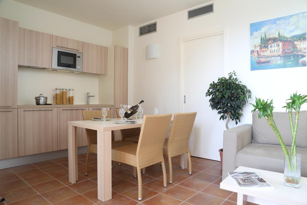 Appartamenti Corte Leonardo Garda  Habitación foto